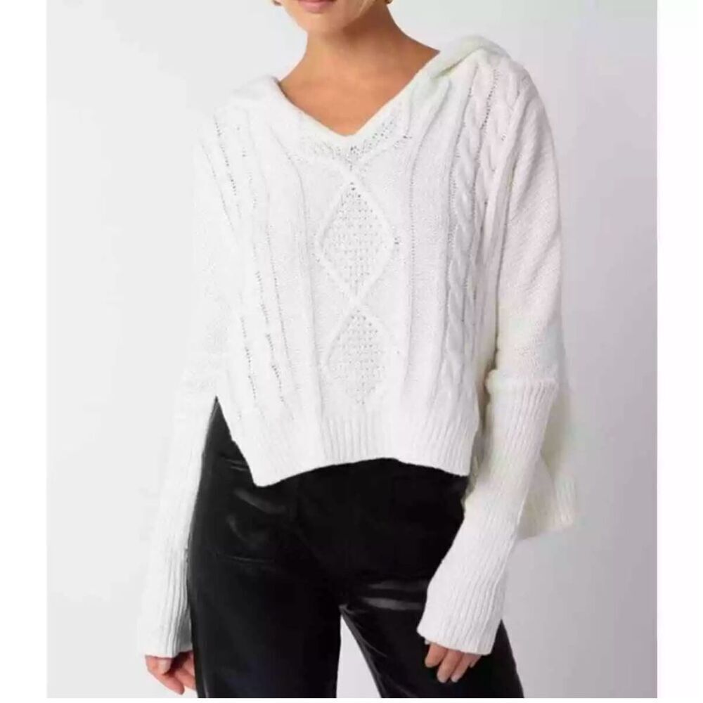 Olivaceous Hooded Cableknit Sweater. Small White. Cropped, oversize. 100% cotton